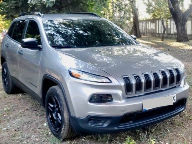 Серый Джип Чероки, объемом двигателя 2.4 л и пробегом 215 тыс. км за 13900 $, фото 1 на Automoto.ua