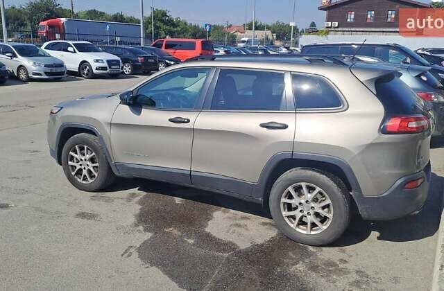 Сірий Джип Cherokee, об'ємом двигуна 2.4 л та пробігом 130 тис. км за 16300 $, фото 1 на Automoto.ua
