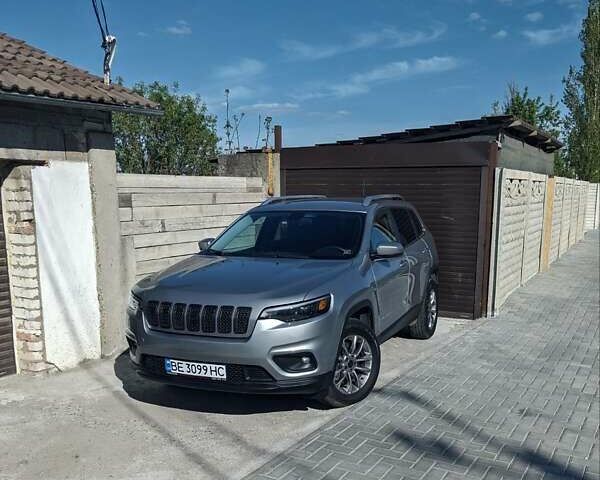 Сірий Джип Cherokee, об'ємом двигуна 2.36 л та пробігом 105 тис. км за 18300 $, фото 1 на Automoto.ua