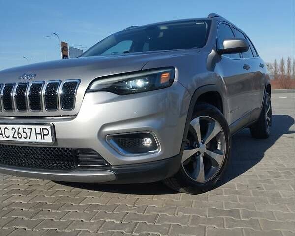 Сірий Джип Cherokee, об'ємом двигуна 2.36 л та пробігом 106 тис. км за 18200 $, фото 1 на Automoto.ua
