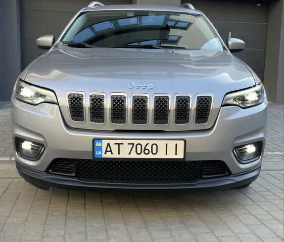 Серый Джип Чероки, объемом двигателя 2.4 л и пробегом 221 тыс. км за 16999 $, фото 1 на Automoto.ua