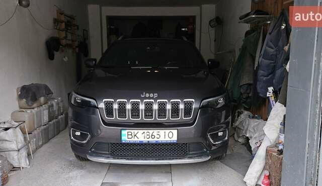 Джип Cherokee 2018 у Рівному на Automoto.ua Сірий Джип Cherokee, об'ємом двигуна 3.24 л та пробігом 150 тис. км за 19800 $, фото 1 на Automoto.ua