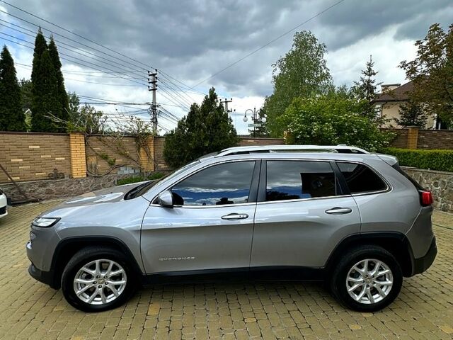 Сірий Джип Cherokee, об'ємом двигуна 2.2 л та пробігом 104 тис. км за 20500 $, фото 1 на Automoto.ua