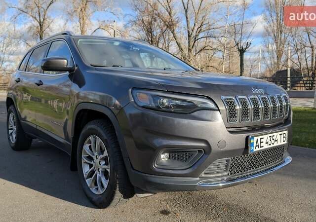 Сірий Джип Cherokee, об'ємом двигуна 2 л та пробігом 109 тис. км за 18700 $, фото 1 на Automoto.ua