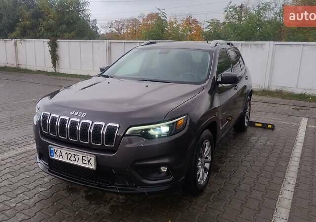 Джип Чероки 2018 в Киеве на Automoto.ua Серый Джип Чероки, объемом двигателя 3.2 л и пробегом 103 тыс. км за 17500 $, фото 1 на Automoto.ua