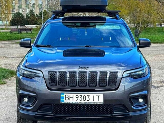 Сірий Джип Cherokee, об'ємом двигуна 2 л та пробігом 118 тис. км за 20000 $, фото 1 на Automoto.ua