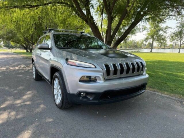 Сірий Джип Cherokee, об'ємом двигуна 2.4 л та пробігом 63 тис. км за 8300 $, фото 1 на Automoto.ua