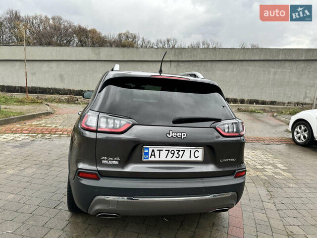 Сірий Джип Cherokee, об'ємом двигуна 2 л та пробігом 142 тис. км за 17100 $, фото 1 на Automoto.ua