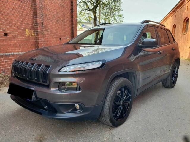 Сірий Джип Cherokee, об'ємом двигуна 0 л та пробігом 90 тис. км за 11500 $, фото 1 на Automoto.ua