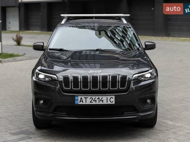 Серый Джип Чероки, объемом двигателя 2.36 л и пробегом 155 тыс. км за 17100 $, фото 1 на Automoto.ua