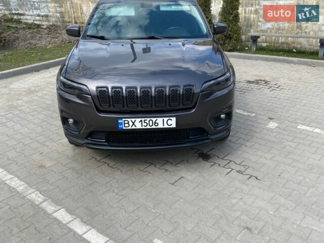 Серый Джип Чероки, объемом двигателя 2.36 л и пробегом 166 тыс. км за 15500 $, фото 1 на Automoto.ua
