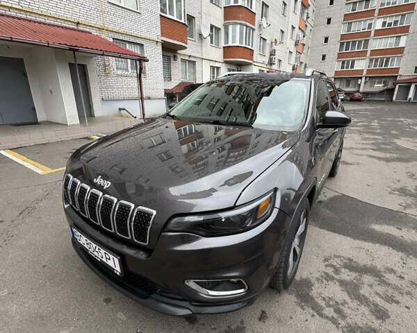 Серый Джип Чероки, объемом двигателя 2.36 л и пробегом 156 тыс. км за 17500 $, фото 1 на Automoto.ua