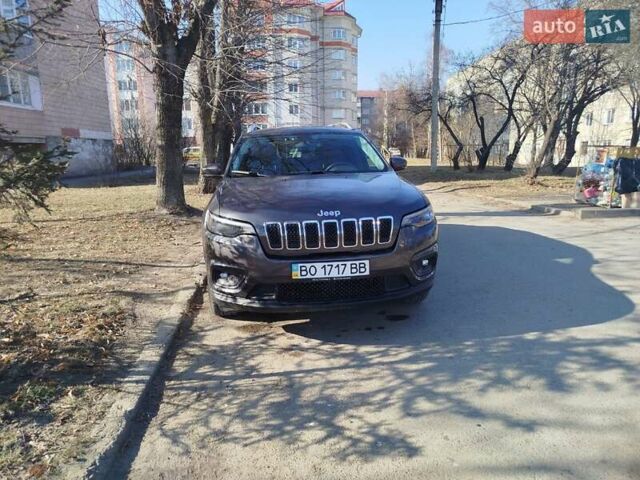 Серый Джип Чероки, объемом двигателя 2.36 л и пробегом 66 тыс. км за 18500 $, фото 1 на Automoto.ua