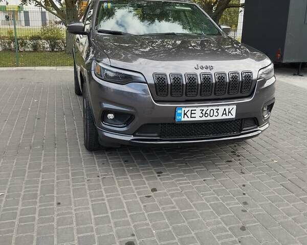 Сірий Джип Cherokee, об'ємом двигуна 3.24 л та пробігом 133 тис. км за 18000 $, фото 1 на Automoto.ua