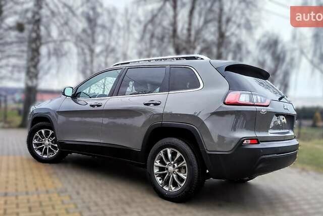 Серый Джип Чероки, объемом двигателя 2.36 л и пробегом 121 тыс. км за 14500 $, фото 1 на Automoto.ua