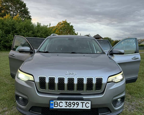 Сірий Джип Cherokee, об'ємом двигуна 2.36 л та пробігом 120 тис. км за 16500 $, фото 1 на Automoto.ua