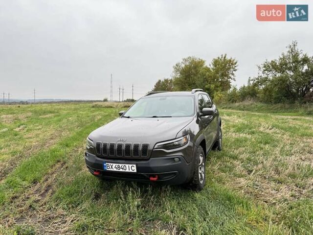 Сірий Джип Cherokee, об'ємом двигуна 3.2 л та пробігом 197 тис. км за 18900 $, фото 1 на Automoto.ua