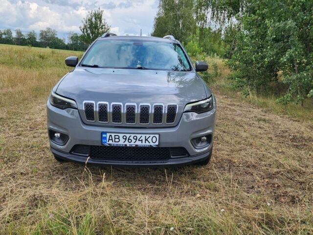 Серый Джип Чероки, объемом двигателя 3.2 л и пробегом 125 тыс. км за 20700 $, фото 1 на Automoto.ua