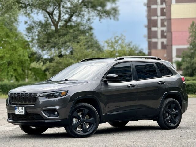 Сірий Джип Cherokee, об'ємом двигуна 3.2 л та пробігом 130 тис. км за 19499 $, фото 1 на Automoto.ua