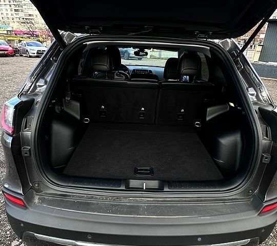 Серый Джип Чероки, объемом двигателя 3.2 л и пробегом 182 тыс. км за 14800 $, фото 1 на Automoto.ua