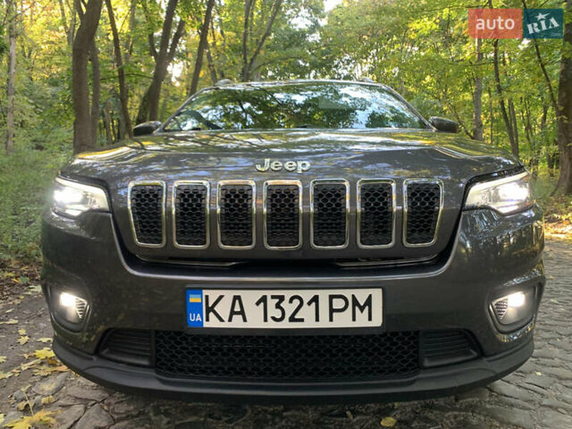 Джип Чероки 2019 в Киеве на Automoto.ua Серый Джип Чероки, объемом двигателя 2.36 л и пробегом 80 тыс. км за 17500 $, фото 1 на Automoto.ua