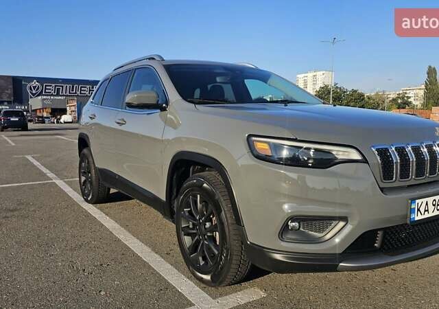Сірий Джип Cherokee, об'ємом двигуна 3.24 л та пробігом 41 тис. км за 19500 $, фото 1 на Automoto.ua