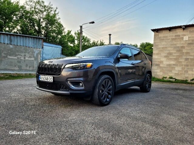 Сірий Джип Cherokee, об'ємом двигуна 3.2 л та пробігом 131 тис. км за 16999 $, фото 1 на Automoto.ua