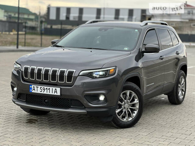 Сірий Джип Cherokee, об'ємом двигуна 3.2 л та пробігом 47 тис. км за 20900 $, фото 1 на Automoto.ua