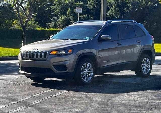 Сірий Джип Cherokee, об'ємом двигуна 2.4 л та пробігом 32 тис. км за 4200 $, фото 1 на Automoto.ua