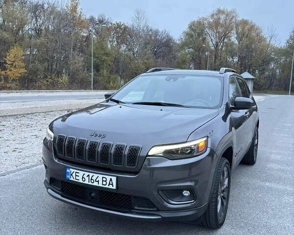 Серый Джип Чероки, объемом двигателя 3.24 л и пробегом 43 тыс. км за 21800 $, фото 1 на Automoto.ua