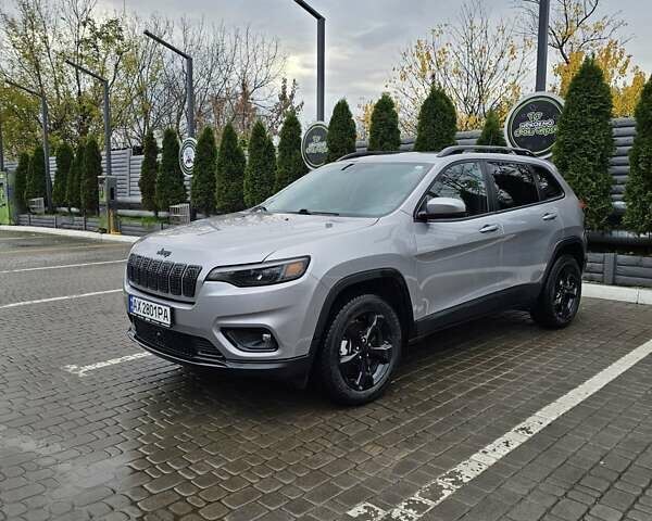 Серый Джип Чероки, объемом двигателя 2.36 л и пробегом 103 тыс. км за 21300 $, фото 1 на Automoto.ua