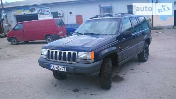 Синій Джип Cherokee, об'ємом двигуна 2.5 л та пробігом 250 тис. км за 3200 $, фото 1 на Automoto.ua