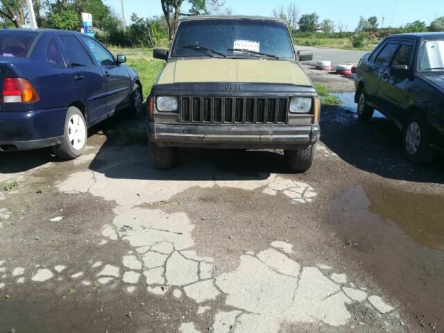 Зелений Джип Cherokee, об'ємом двигуна 4 л та пробігом 10 тис. км за 2800 $, фото 1 на Automoto.ua