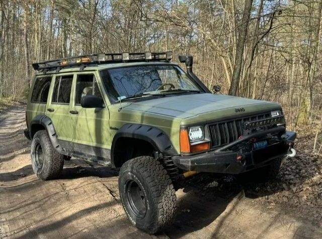 Зелений Джип Cherokee, об'ємом двигуна 4 л та пробігом 244 тис. км за 9500 $, фото 1 на Automoto.ua