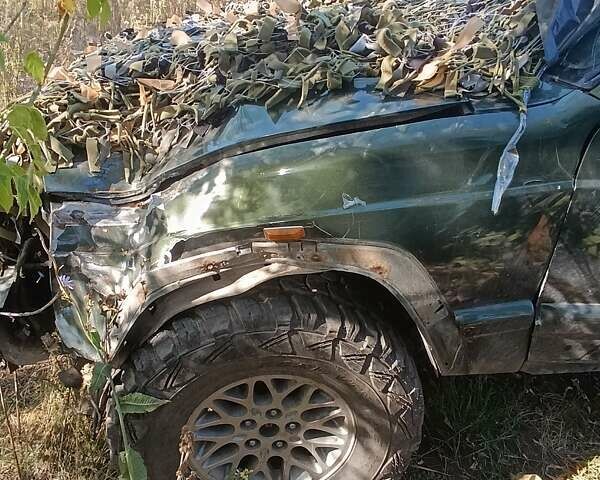 Зеленый Джип Чероки, объемом двигателя 4 л и пробегом 240 тыс. км за 1800 $, фото 1 на Automoto.ua