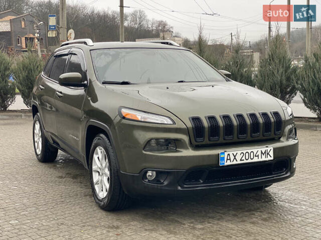 Зеленый Джип Чероки, объемом двигателя 2.36 л и пробегом 180 тыс. км за 13500 $, фото 1 на Automoto.ua