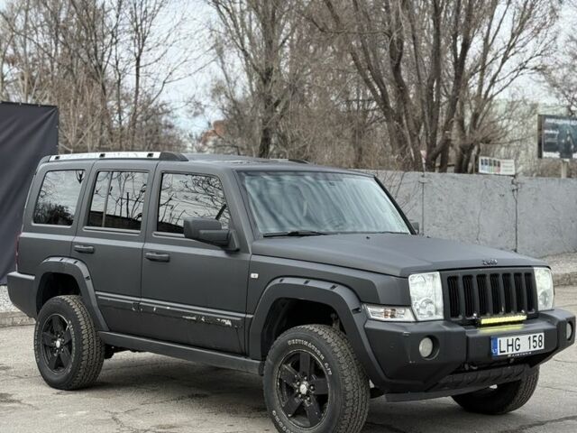 Чорний Джип Коммандер, об'ємом двигуна 3 л та пробігом 300 тис. км за 5600 $, фото 1 на Automoto.ua