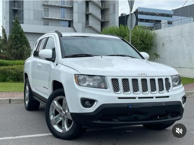 Білий Джип Compass, об'ємом двигуна 2.4 л та пробігом 240 тис. км за 9900 $, фото 1 на Automoto.ua
