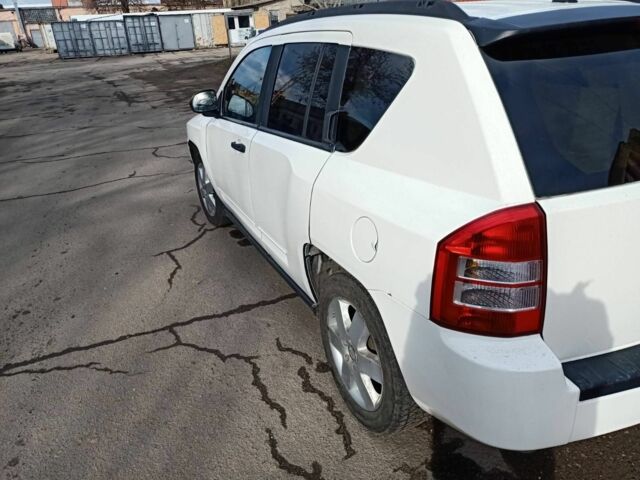 Білий Джип Compass, об'ємом двигуна 0 л та пробігом 165 тис. км за 7999 $, фото 1 на Automoto.ua