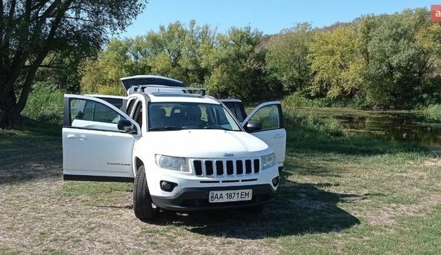 Белый Джип Компас, объемом двигателя 2.36 л и пробегом 198 тыс. км за 10000 $, фото 1 на Automoto.ua