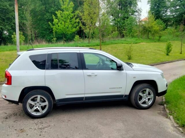 Білий Джип Compass, об'ємом двигуна 2.1 л та пробігом 223 тис. км за 11000 $, фото 1 на Automoto.ua
