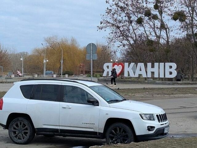 Білий Джип Compass, об'ємом двигуна 2.14 л та пробігом 196 тис. км за 5000 $, фото 1 на Automoto.ua