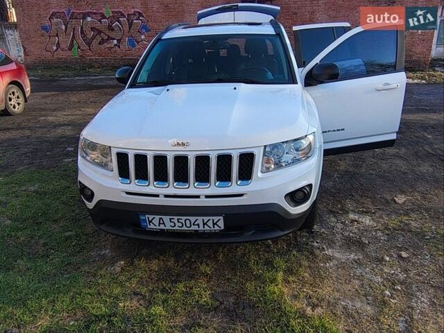 Белый Джип Компас, объемом двигателя 2.36 л и пробегом 250 тыс. км за 9500 $, фото 1 на Automoto.ua