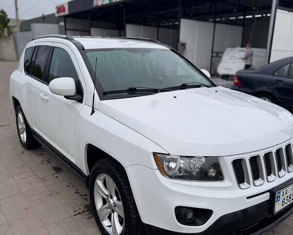 Білий Джип Compass, об'ємом двигуна 2.36 л та пробігом 160 тис. км за 8800 $, фото 1 на Automoto.ua