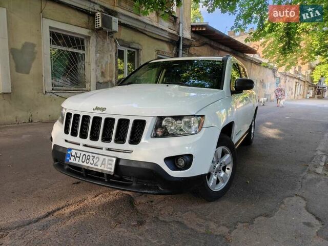Белый Джип Компас, объемом двигателя 2 л и пробегом 337 тыс. км за 8600 $, фото 1 на Automoto.ua