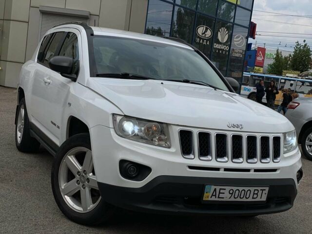 Белый Джип Компас, объемом двигателя 2.4 л и пробегом 150 тыс. км за 9999 $, фото 1 на Automoto.ua