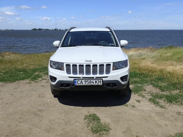 Белый Джип Компас, объемом двигателя 2.4 л и пробегом 136 тыс. км за 10500 $, фото 1 на Automoto.ua