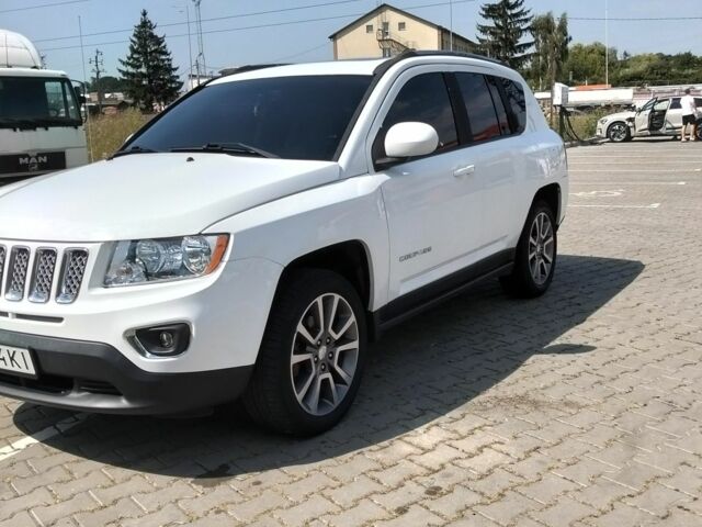 Белый Джип Компас, объемом двигателя 2.4 л и пробегом 185 тыс. км за 12989 $, фото 1 на Automoto.ua