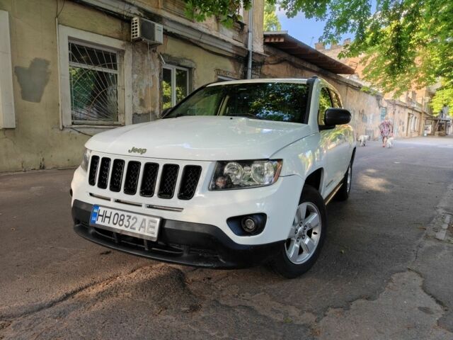 Белый Джип Компас, объемом двигателя 2 л и пробегом 337 тыс. км за 9300 $, фото 1 на Automoto.ua