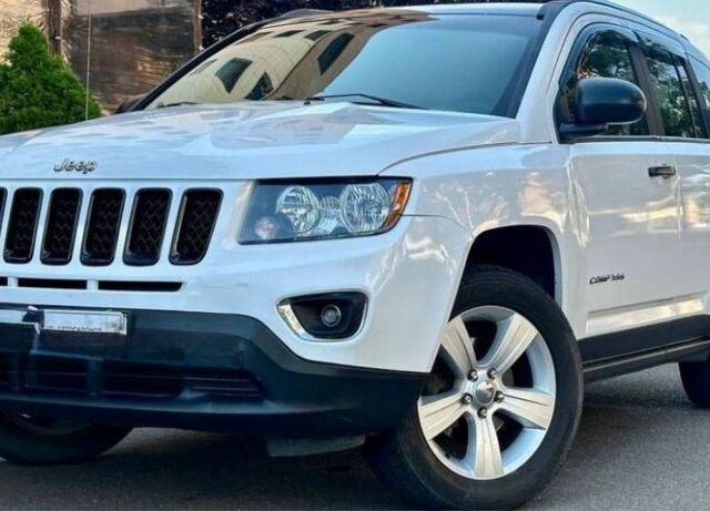 Белый Джип Компас, объемом двигателя 2.4 л и пробегом 133 тыс. км за 10300 $, фото 1 на Automoto.ua
